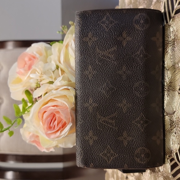 Authentic Louis Vuitton Sarah trifold wallet - Picture 2 of 9